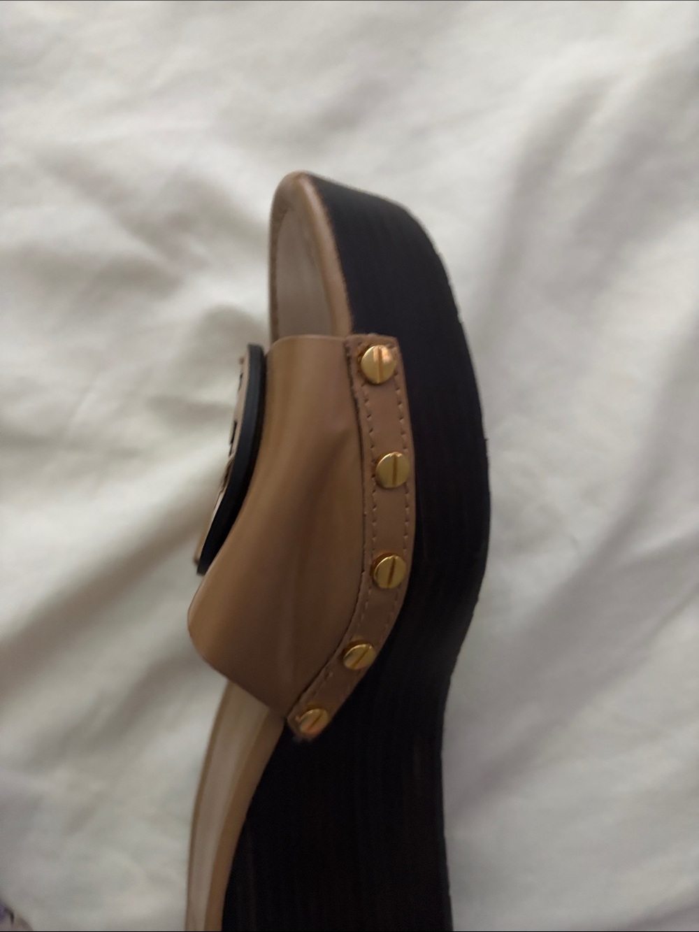 Tory Burch Tan Patent Logo Slide Sandals - Picture 3 of 3